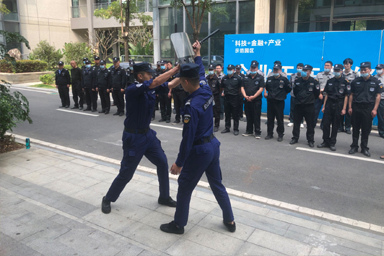 得安保安員言行舉止文明、大方，服務(wù)熱情周到